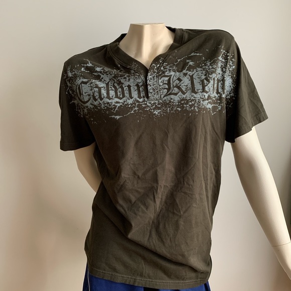 🦋✨ 2/15$ TOPS ✨🦋
Calvin Klein spell out top - Picture 2 of 4